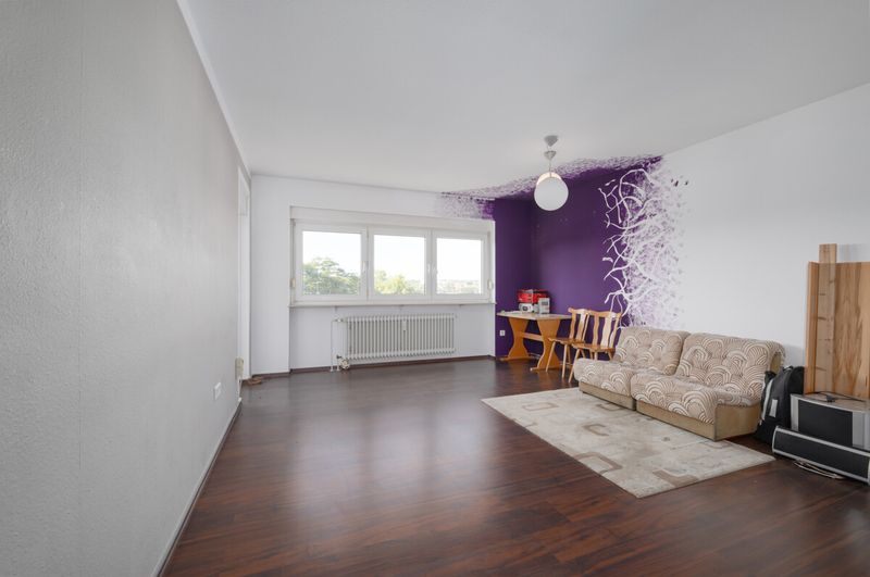 Bezugsfreie Eigentumswohnung mit Süd-Balkon, Stellplatz und Schwimmbad!